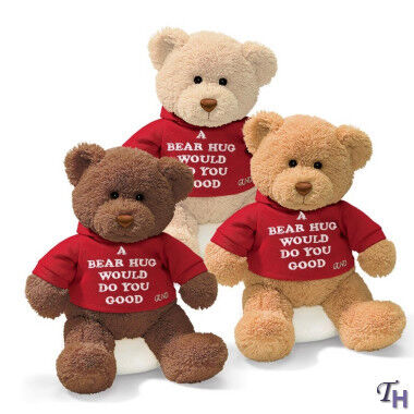 Personifizierter Plüsch spielt drei Brown-Familien-Teddybären mit T-Shirt
