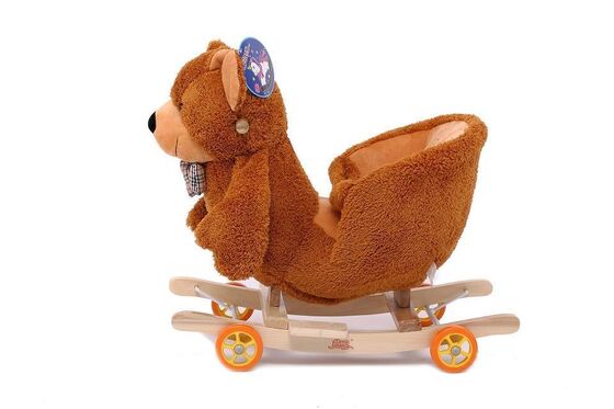 Reizendes nettes Baby spielt Teddybär-Plüsch-Baby-Schwingtierstuhl