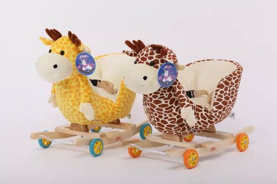 Baby-spielt Schwingtierstuhl-nettes Baby kleine Meerjungfrau-Plüsch-Puppe