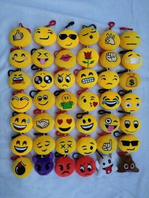 Nettes reizendes Emoji-Plüsch-Spielzeug Keychain mit Haken für Förderungs-Geschenke
